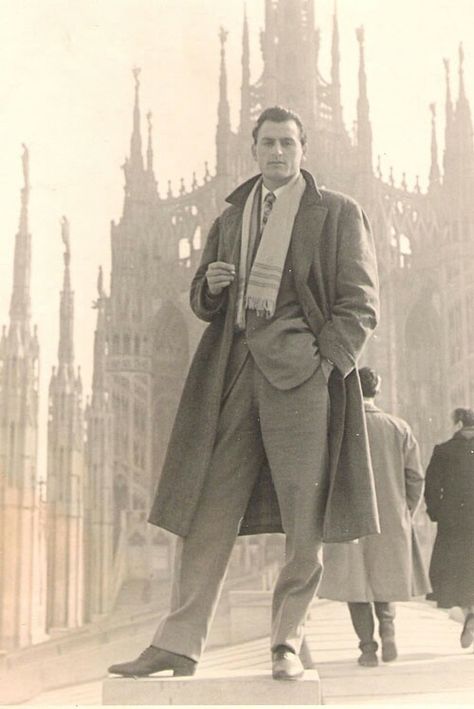 Italian men :) Americana Vintage, The Sartorialist, Overcoat Men, Art Of Manliness, Vintage Man, Retro Pin Up, Vintage Mens Fashion, Foto Vintage, Rolex Submariner