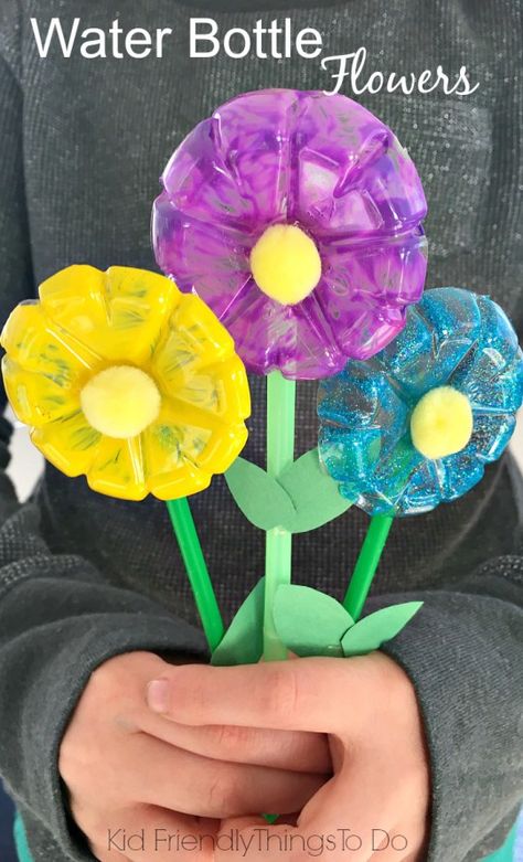 Perlengkapan Bayi Diy, Water Bottle Flowers, Bottle Flowers, Water Bottle Crafts, Diy Gifts For Mothers, Glue Craft, Recycled Crafts Kids, Flowers Craft, Earth Day Crafts