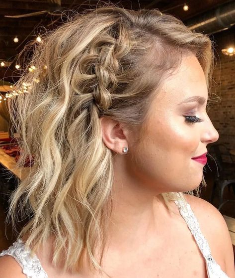 Side Braid Hair Down Curls, Side Braid Hairstyles Long Hair, Side Braid Hair Down, Hair Pinned On One Side, Long Bob Braids Hairstyles, Side Updos For Medium Length Hair, Side Pinned Hairstyles, Bun With Side Part, Side Braided Hairstyles