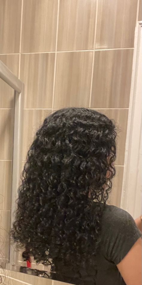Curly Hair On Straight Hair, Take Care Of Curly Hair, 3b Curly Hair, Curly Hair Pictures, Curly Perm, 3b Hair, Curly Hair Photos, Hairdos For Curly Hair, Hair Tips Video