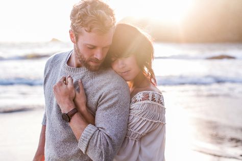 Expressions That Say Love! 20 Most Romantic Wedding and Engagement Photo Close-ups! Beach Session, Pose Fotografi, Pose Idea, Beach Pics, Poses Photo, Beach Family, Beach Engagement Photos, Engagement Photo Poses, Engagement Poses