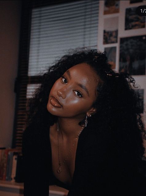 Brownskin Woman Aesthetic, Dark Complexion Women Outfits, Dark Skin Black Women Aesthetic, Chocolate Woman Dark Skin, Black Woman Beauty Aesthetic, Black Girls In Different Aesthetics, Darkskin Black Woman, Pretty Dark Skin Women, Dark Skin Black Woman Face Claim