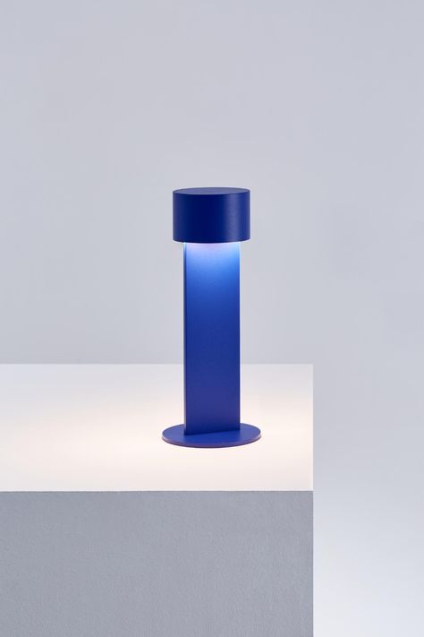 Times is a minimalist lamp designed by Italy-based studio FROM INDUSTRIAL DESIGN. Times lamp is a small portable table lamp, which once recharged via USB cable emanates light for up to seven hours. A central potentiometer allows you to dim the light by rotating the head, thus making the lamp versatile for a number of diverse situations. It can be a functional desk light or become suffused candle light. Minimalist Lamp, Cordless Table Lamps, Lamps Bedroom, Floor Lamps Living Room, Cool Lamps, Objet Design, Portable Lamps, Lampe Design, Design Light