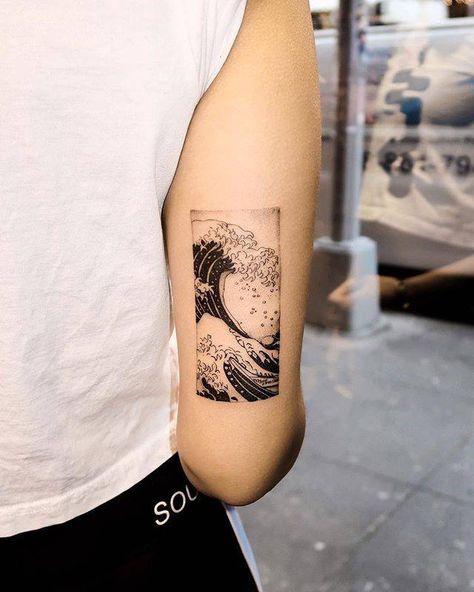 Tato Lingkaran, Tatouage Fibonacci, Wellen Tattoo, Japanese Wave Tattoos, Simbolos Tattoo, Wave Tattoo Design, The Great Wave Off Kanagawa, The Great Wave, Great Wave Off Kanagawa