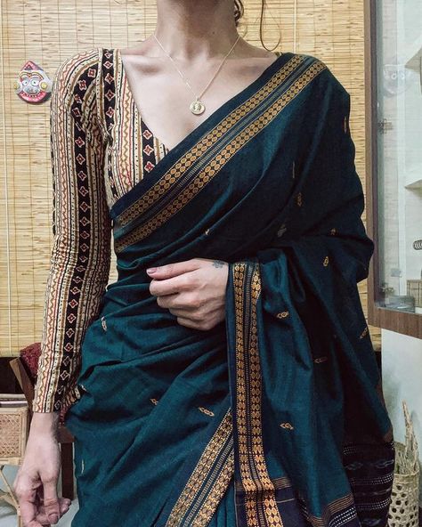 Margazhii ™ (@margazhidesigns) • Instagram photos and videos Casual Sarees Classy, Saree Blouse Designs Simple, Saari Designs Latest, Back Blouse Designs Latest Simple, Casual Saree Look, Aesthetic Saree Look, Aesthetic Saree, Saree Aesthetic, Arrange Marriage