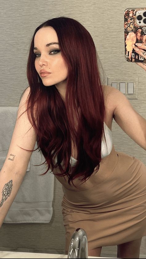 Fall Hair Color For Brunettes With Blue Eyes, Red Hair Pink Undertones, Wedding Red Hairstyles, Burgundy Hair On Pale Skin, Blonde To Red Transformation, Red Hair Root Smudge, Mocha Red Hair, Red Hair On Fair Skin, Brown Eye Hair Color