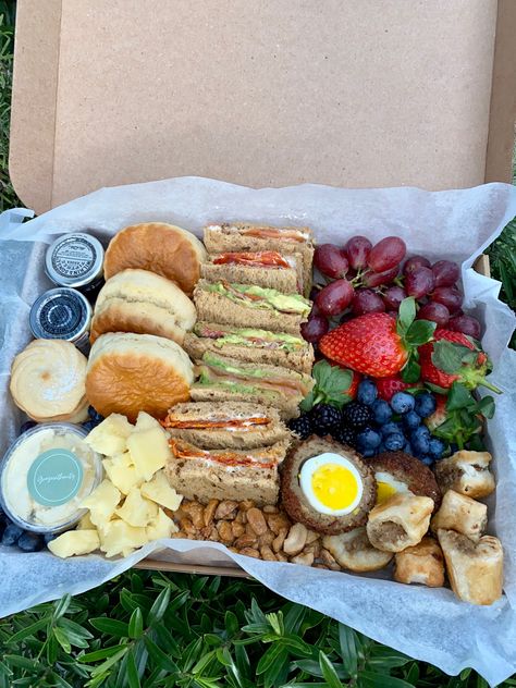 Picnic, Afternoon Tea, Spring Picnic Takeaway Food, Afternoon Tea Picnic Ideas, Cute Picnic Sandwiches, Cute Simple Picnic Ideas, Camping Picnic Ideas, Picnic Afternoon Tea, Make Ahead Picnic Sandwiches, Family Picnic Ideas Food, Beach Picnic Snacks