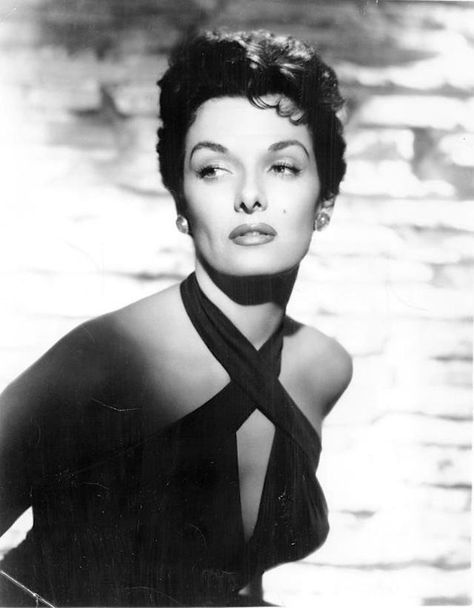 Jane Russel ,1956 Tumblr, 1950s Beauty, Old Hollywood Aesthetic, Classic Hollywood Glamour, Marilyn Monroe Fashion, Jane Russell, Old Hollywood Actresses, Vintage Hollywood Glamour, Gentlemen Prefer Blondes