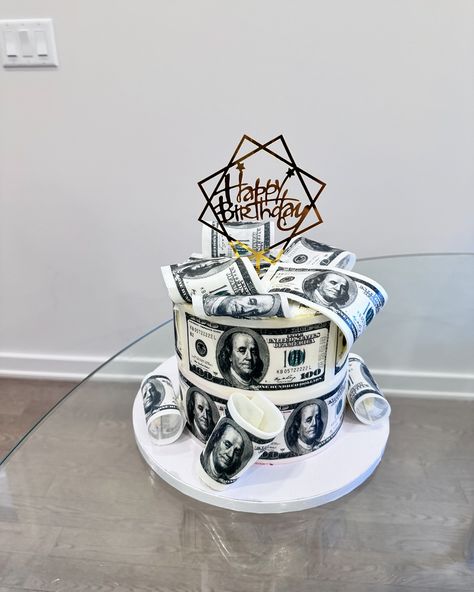 Dollar cake 💵💸 @cakesbykasuni . . . DM for orders #cake #cakedecorating #cakeart #cakelover #dollar #custom #myottawa Cake Art, Dollar Cake, Money Birthday Cake, Money Party, Money Birthday, Cake Lover, Cake Decorating, Birthday Cake, Money