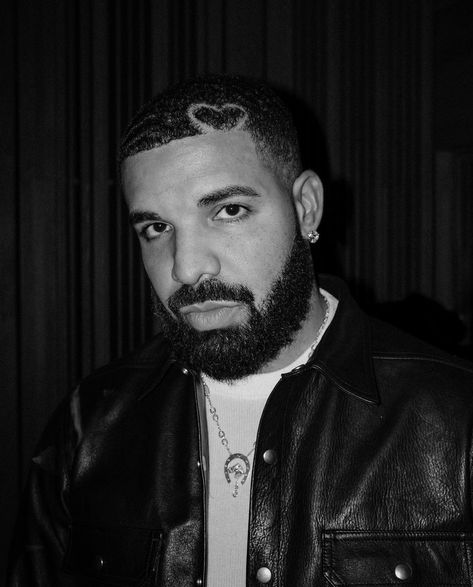 Drake Heart Haircut, Rapper Portraits, Drake Black And White, Drake Portrait, Drake Drawing, White Rapper, Champagne Papi, Future Rapper, Rapper Wallpaper
