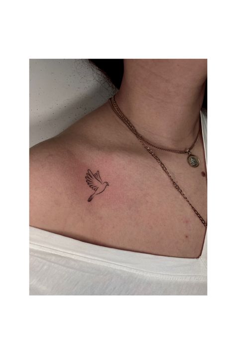 Dove Tattoo Finger, Dove Tattoo Shoulder, Pigeon Tattoo Design Small, Pegion Bird Tattoo, Dove Tattoo Design For Women, Paloma Tattoo, Pigeon Tattoos, Dove Bird Tattoo, Simple Dove Tattoo