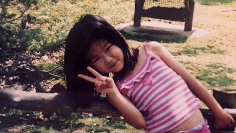 rosé pics on Twitter: "Baby rosé🥺… " Rosé Blackpink Childhood Photos, Blackpink Rose Childhood Photos, Rosé Baby Blackpink, Rose Baby Pictures, Rosé Predebut, Bp Rosé, Cute Floral Dresses, 17 Kpop, Rosé Instagram