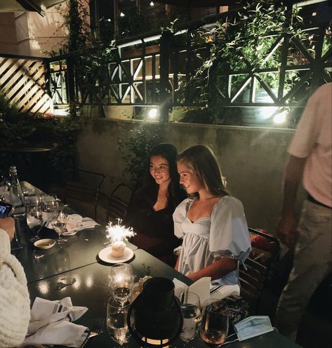 Birthday Dinner With Friends Aesthetic, Twins 18th Birthday Party Ideas, Birthday Going Out Aesthetic, Birthday Day Aesthetic, Birthday Lunch Restaurant, Birthday Dinner Ideas At Restaurant, Birthday Dinner Astethic, Fancy Birthday Aesthetic, Small Birthday Dinner Ideas