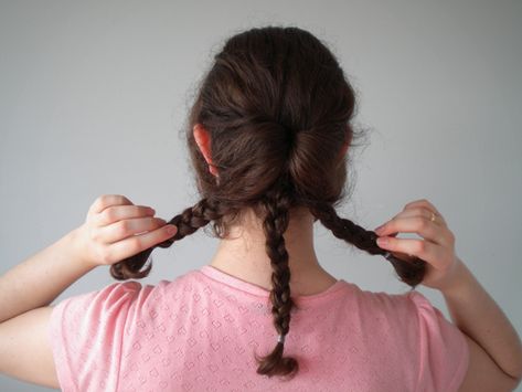 Victorian Protective Hairstyles, Historical Protective Hairstyles, Old Fashioned Braided Hairstyles, Pioneer Hairstyles Woman, Victorian Hair Styles For Women, Late Victorian Hairstyles, Vintage Braided Hairstyles, Late 1800s Hairstyles, Easy Vintage Hairstyles For Long Hair