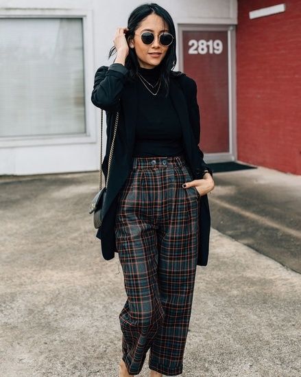 Plaid pants and black blazer. #streetstyle #topshopstyle Business Casual Outfits For Women With Tattoos, Alternative Fashion For Work, Slacks Women Outfit, Business Casual Graphic Tee, Queer Office Fashion, Business Casual Punk, 2023 Trends For Women, Mode Style Anglais, Edgy Work Outfits