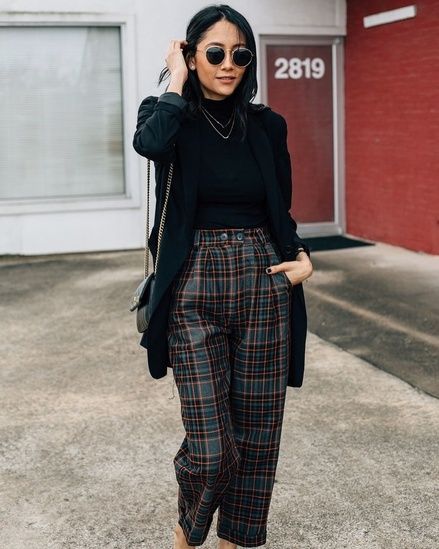 Plaid pants and black blazer. #streetstyle #topshopstyle Professional Outfits, Mode Style Anglais, Edgy Work Outfits, Peg Trousers, Elegante Casual, Mode Casual, Looks Plus Size, Casual Work Outfits, Plaid Pants