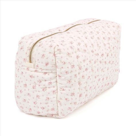 【HIGH QUALITY PU MATERIAL】The quilted coquette makeup bag is made of high quality cotton fabric, the texture is light, durable and easy to clean. Wishlist Items Aesthetic, Christmas Wishlist For Teens, Buty Marki Nike, Birthday List, Makeup Items, Birthday Wishlist, Miss Dior, Gift List, Christmas Wishlist