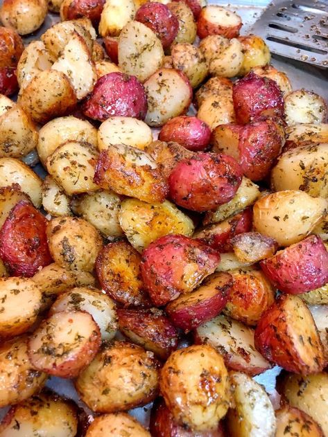 Essen, Small Potatoes Recipe Ovens Easy, Baked Small Red Potatoes In The Oven, Oven Roasted Red Potatoes Easy, Baked Small Potatoes In The Oven, Baby Red Potato Recipes, Roasted Potatoes Red, Roasted Potatoes In Oven, Heirloom Potatoes