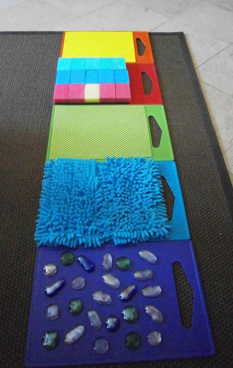 Maluchy Montessori, Aktiviti Kanak-kanak, Sensory Wall, Baby Sensory Play, Toddler Classroom, Toddler Sensory, Sensory Boards, Sensory Room, Sensory Integration