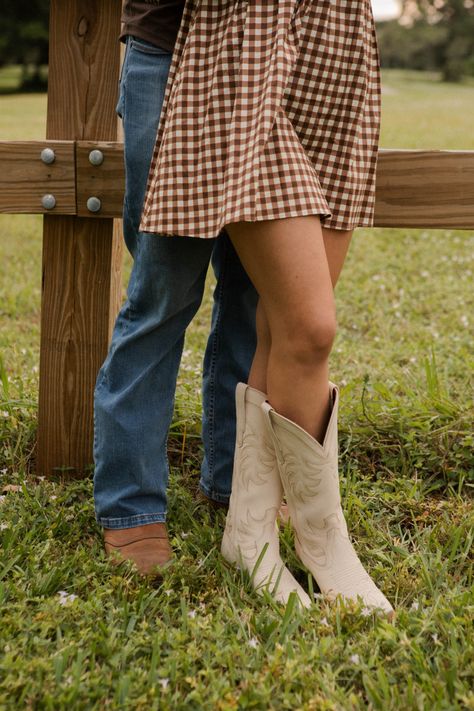 western inspired couple photoshoot. country photoshoot. couple photoshoot poses. tecovas annie boots. tecovas fashion. tecovas outfit. Western Outfits For Couples, Matching Cowboy Boots Couple, Boho Western Photoshoot Couple, Western Themed Couple Photoshoot, Couples Photoshoot With Props, Couples Rustic Photoshoot, Cowgirl Couple Photoshoot, Coastal Cowgirl Couple Photoshoot, Western Couple Photoshoot Spring