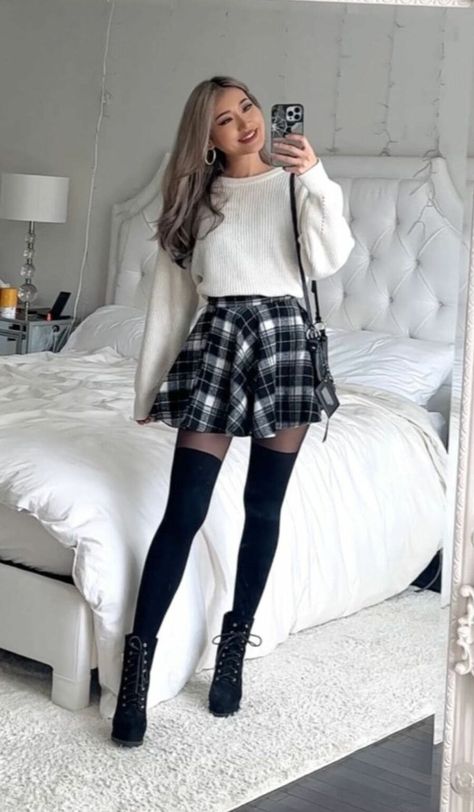 Skirt With Stockings Outfit, Black Stockings Outfit, Thigh High Socks Outfit, Stockings Outfits, Knee High Socks Outfit, High Socks Outfits, Socks Outfit, Plaid Skirt Outfit, Pinterest Outfit