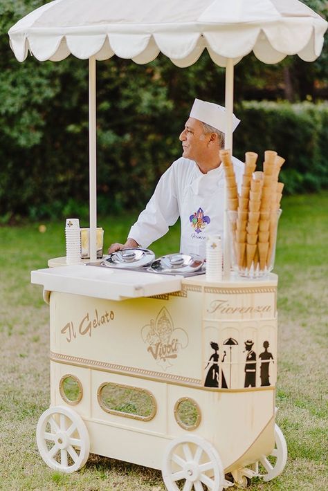 Gelato Stand Wedding, Classy Cocktail Hour Wedding, Elegant Wedding Food Ideas, Fun Outdoor Wedding Ideas, Fun Details Wedding, Classy Wedding Activities, Gelato At Wedding, Gelato Bar Wedding, Diy Wedding Aesthetic