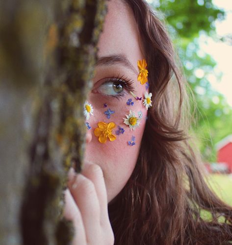 Fairy Core Photography, Cottagecore Profile Pic, Person In Nature Photography, Realistic Cottagecore, Soft Whimsical Aesthetic, People In Nature Photography, Flower Field Poses, Fairycore Photography, Cottagecore Poses