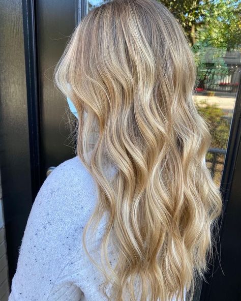 Medium Light Blonde Hair, Highlights For Golden Blonde Hair, Blonde Highlights On Blonde Hair Long, Warm Highlights On Blonde Hair, Highlight Dirty Blonde Hair, Honey Highlights On Blonde Hair, Highlighted Dirty Blonde Hair, Blond Bolyoge, Highlights On Honey Blonde Hair