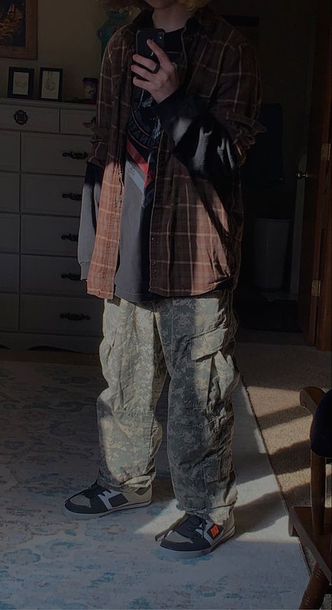 Baggy Clothes Grunge Aesthetic, Homeless Fashion Style, Baggy Grunge Aesthetic, Homeless Clothes Aesthetic, Baggy Dark Academia Outfit, Baggy Grunge Outfit Men, Baggy Hodge-podge Grunge, Baggy Alternative Outfits, Baggy Dark Academia