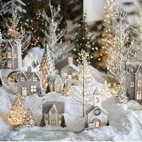 Such a gorgeous miniature Christmas Village in white, gold and champagne ❄️💫❄️💫 #christmasvillage #christmas #whitechristmas #itsnowing #whitechristmas #village #christmasdecor #christmasdecorations #beautiful #putzhouse Pottery Barn Christmas Decor, Xmas Village, Christmas Tree Village, Pottery Barn Christmas, Diy Christmas Village, Diy Deco Noel, Elegant Christmas Decor, Christmas Village Display, Christmas Village Houses