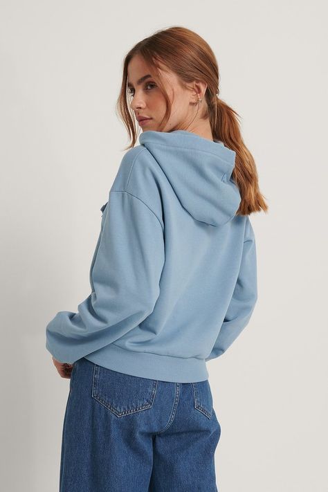 Blue Hoodie Outfit, Hoodie Reference, Denim Photoshoot, Poses Modelo, Walking Poses, Bridget Satterlee, Girl Sweat, Hoodies Aesthetic, Edm Outfits