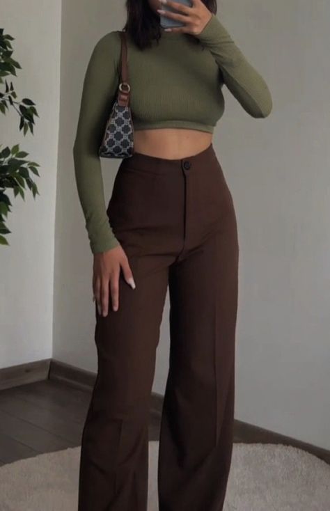 Brown Top Fall Outfit, Brown Pants Ideas Outfit, Brown Top Green Pants Outfit, Green Top Fall Outfit, Tan Pants Blue Top Outfit, Outfit With Green Trousers, Green Top Brown Pants Outfit, Green Top Winter Outfit, Green With Brown Outfit