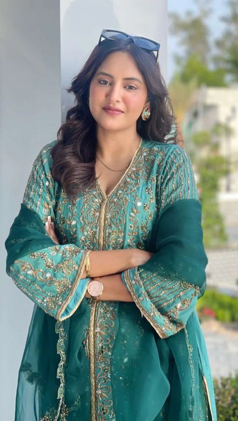 Bani Sandhu Suits, Bani Sandhu, Banni Sandhu, Baani Sandhu, Pakistani Bridal Hairstyles, Twin Quotes, Bridal Suits, Dresses Diy, Suits Punjabi