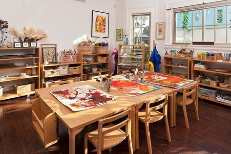 Inspiration for the art studio/atelier Montessori, Art Studio Inspiration, Reggio Atelier, Childrens Art Studio, Atelier Ideas, Daycare Furniture, Preschool Furniture, Atelier Studio, Atelier Art