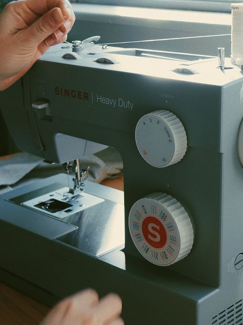 Sewing Machine Singer, Singer Heavy Duty 4423 Sewing, Sewing Machine Aesthetic, Dope Pictures, Sewing Aesthetic, Diy Old Jeans, 2024 Moodboard, Sewing Jeans, Sewing Machine Quilting