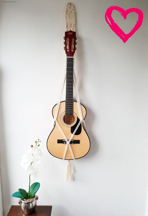 Macrame Guitar Holder, Macrame Guitar Hanger, Guitar Holder Wall, Guitar Wall Holder, Guitar Holder, Tying Knots, Simple Macrame, Guitar Hanger, Makramee Diy