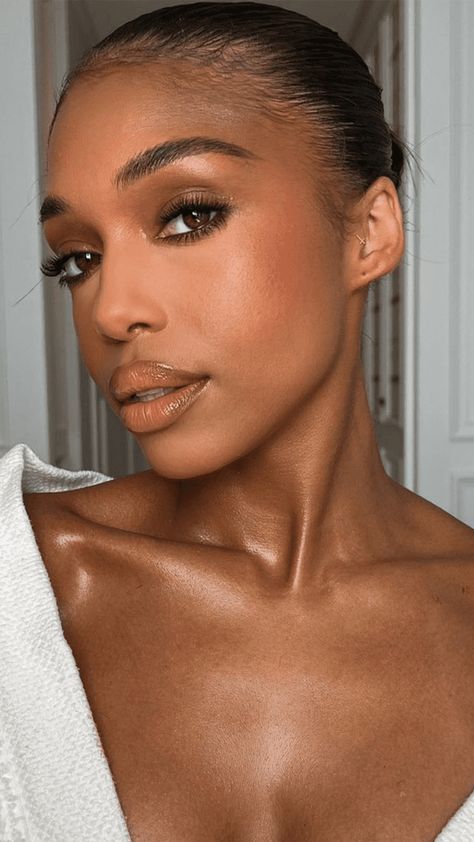 26 Monochromatic Makeup Looks That Are Far From Basic Monochromatic Makeup Looks, Brown Makeup Looks, Monochromatic Makeup, Hair Concerns, Neutral Makeup, Brown Makeup, Neutral Eyeshadow, Body Hair Removal, Lip Hair