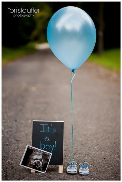 Having a hard time finding a baby gender reveal ideas that suits you and your significant other? This inspiration should help when announcing whether it’s a boy or girl. Foto Gender Reveal, Vom Avea Un Copil, Gender Reveal Pictures, Gender Reveal Photography, Gender Reveal Photos, Idee Babyshower, Gender Announcements, Baby Reveal Party, Baby Gender Reveal Party