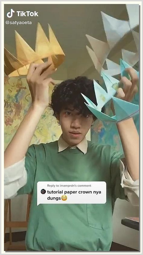 Origami's minimalist style and intricate designs create stunning works of art. Making A Crown Diy, Head Crown Diy, Papper Crown, How To Make Paper Crown Tutorials, Diy Paper Crown Tutorial, Crown Tutorial Diy, Origami Crown Tutorials, Crown Origami Tutorial, Paper Crowns Diy