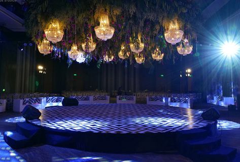 Night Wedding Decor, Sangeet Decoration Night Indoor, Simple Wedding Stage, Sangeet Decorations, Chennai Wedding, Indian Wedding Decorations Receptions, Bridal March, Wedding Stage Decoration, Sangeet Decor