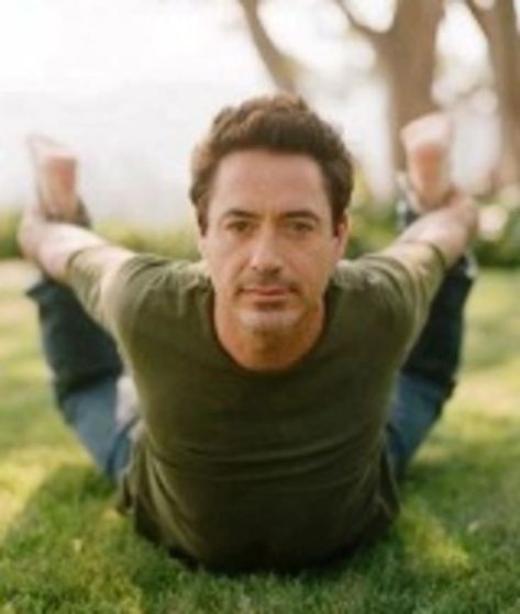 Robert Downey Jr Gets His Yoga On! Yoga Exercises, Robert Downey Jr., Yoga Vinyasa, Bow Pose, Online Yoga Classes, Sup Yoga, Pahlawan Marvel, Yoga Pictures, Yoga Iyengar