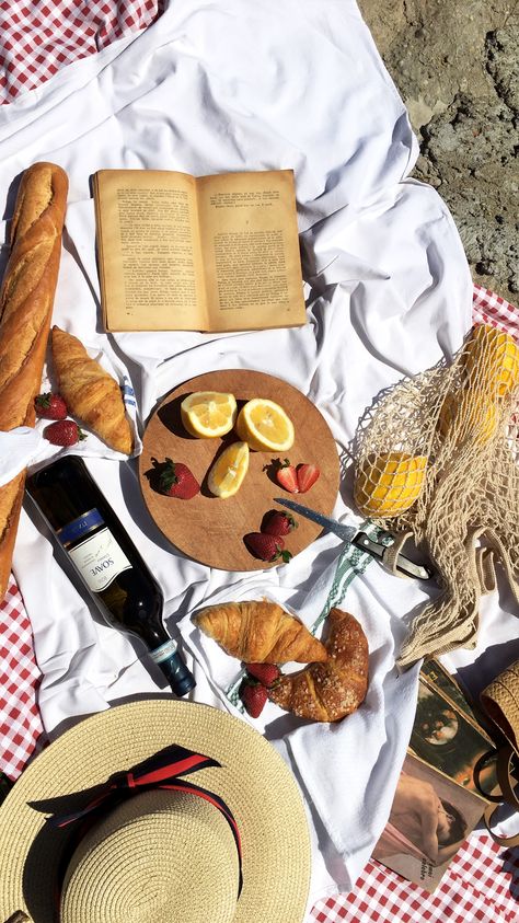 Lemons, glasses, croissant, strawberry, moment, picnic, brunch, wine, bread, books, sun, summer Essen, Picnic Flatlay, Croissant Strawberry, Picnic Brunch, Picnic Decor, Picnic Photography, Side Dishes For Salmon, Country Picnic, Wine Picnic