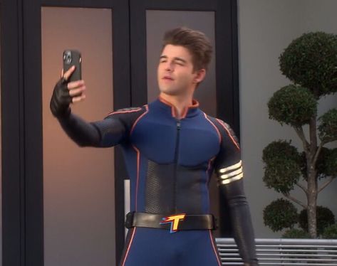 The Thundermans are back, and they already have new costumes. Max is so... 😻😻 Max Thunderman Aesthetic, Thundermans Return, Billy Thunderman, Max Thunderman, Jack Griffo, Jack G, White Guys, Disney Boys, Cute White Guys