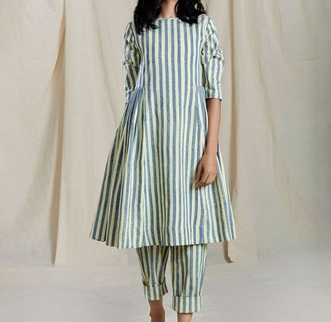 Stiching Styles, Striped Kurti Design, Pleated Kurti, Designs Kurti, डिजाइनर कपड़े, Chiffon Frocks, Frock Fashion, Designer Kurti Patterns, Simple Kurti Designs