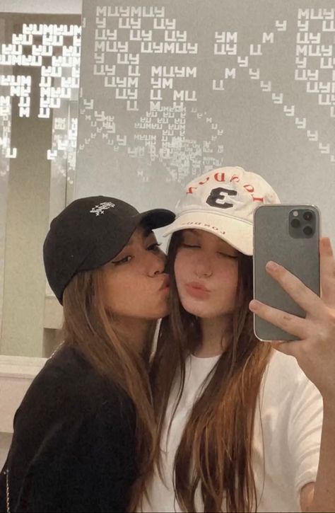 best friend, Kyiv , Kiev, aesthetic, photo shoot ideas, pinterest, street style Best Friends Selfies, Selfie With Best Friend, Best Friends Goals, Best Friend Fotos, Photo Best Friends, Bsf Goals, Foto Best Friend, Bestfriend Goals, 2 Best Friends