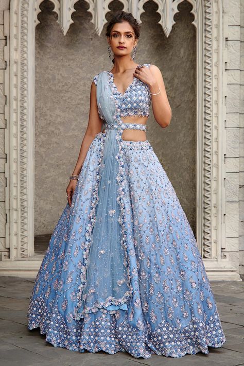 Prom Indian Dresses, Lehenga Simple Elegant Classy, Casual Lengha, Wedding Indian Dress For Women, Pastel Indian Outfits, Dresses For Haldi Ceremony, Lengha Ideas, Blue Organza Lehenga, Gown Photoshoot