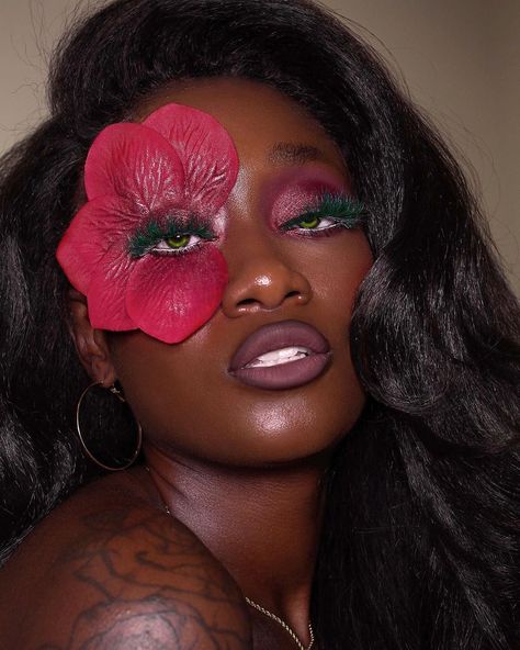 #eyeshadow#eyemakeup Eyeshadow Art, Fashion Show Makeup, Brown Girls Makeup, Show Makeup, Flower Makeup, Bold Makeup Looks, Makeup For Black Skin, Barbie Makeup, Avant Garde Makeup