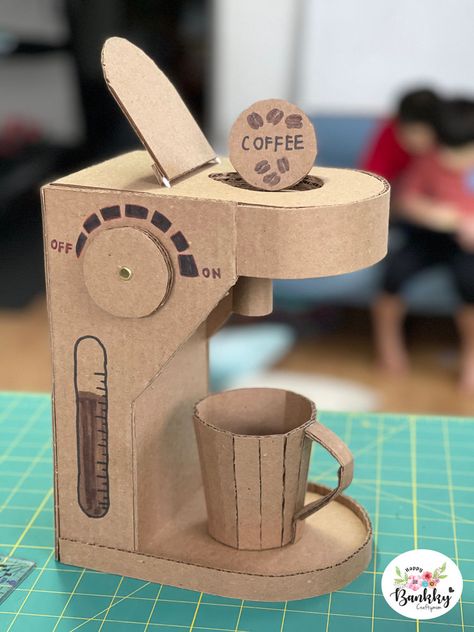 Cardboard Coffee Machine, Mug Patterns, Paper Fastener, Cardboard Crafts Kids, Cardboard Crafts Diy, Cardboard Box Crafts, Cardboard Toys, Cardboard Sculpture, Machine Pattern