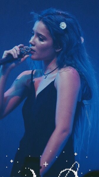 Halsey iPhone Lockscreen/Wallpaper Luna Lovegood, Annabeth Chase, Halsey Concert, Halsey And G Eazy, Hopeless Fountain Kingdom, Dont Trust People, Lilac Sky, Concert Aesthetic, Blue Aesthetic Pastel