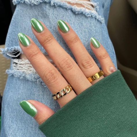 green chrome, chrome nails, nail inspo, unique nails, nails for summer Jade Chrome Nails, Chrome Summer Nails Designs, Chrome Sage Green Nails, Chrome Dark Green Nails, Summer Green Nails Colors, Olive Green Chrome Nails, Neon Green Chrome Nails, Green Nails With Chrome, Green Summer Nails Designs